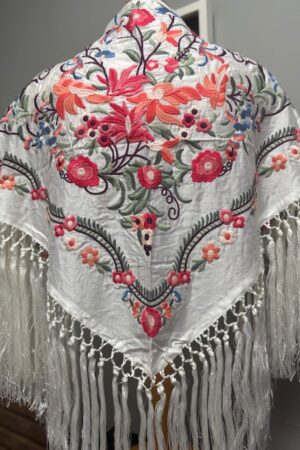 Mantón Bordado Flores Pequeñas Blanco 70€