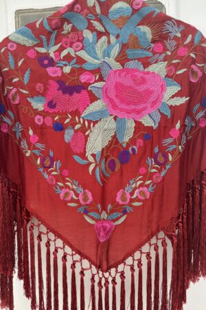 Mantón Bordado Flores Clásicas Caldera 70€