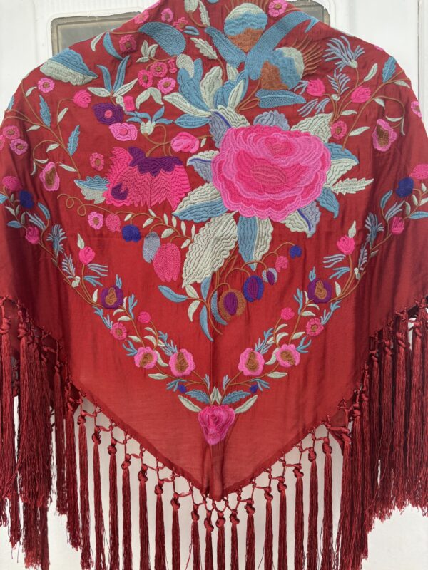 Mantón Bordado Flores Clásicas Caldera 70€