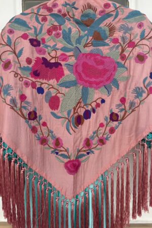 Mantón Bordado Flores Clásicas Rosa empolvado 70€