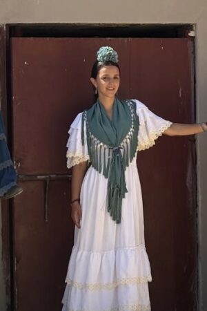 8. MOD. 3 VOLANTES LISO CON ENCAJE DE BOLILLO, (11 COLORES) 65€