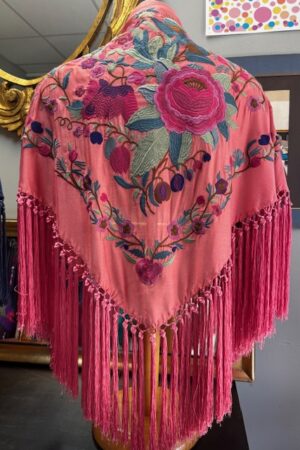 9.7 MANTONES BORDADOS 60€