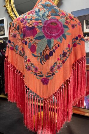 Mantón Bordado Color Mandarina con Flores 60€