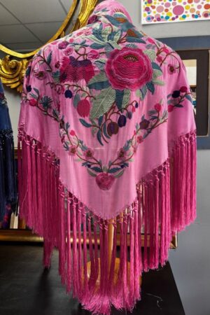 Mantón Bordado Rosa con Flores 60€