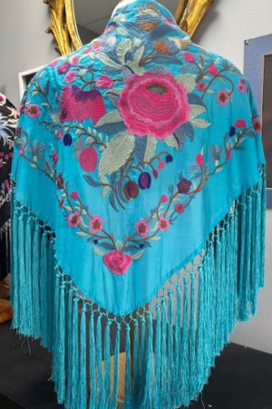 Mantón Bordado Color Turquesa con Flores 60€