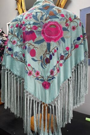 Mantón Bordado Color Verde Empolvado con Flores 60€