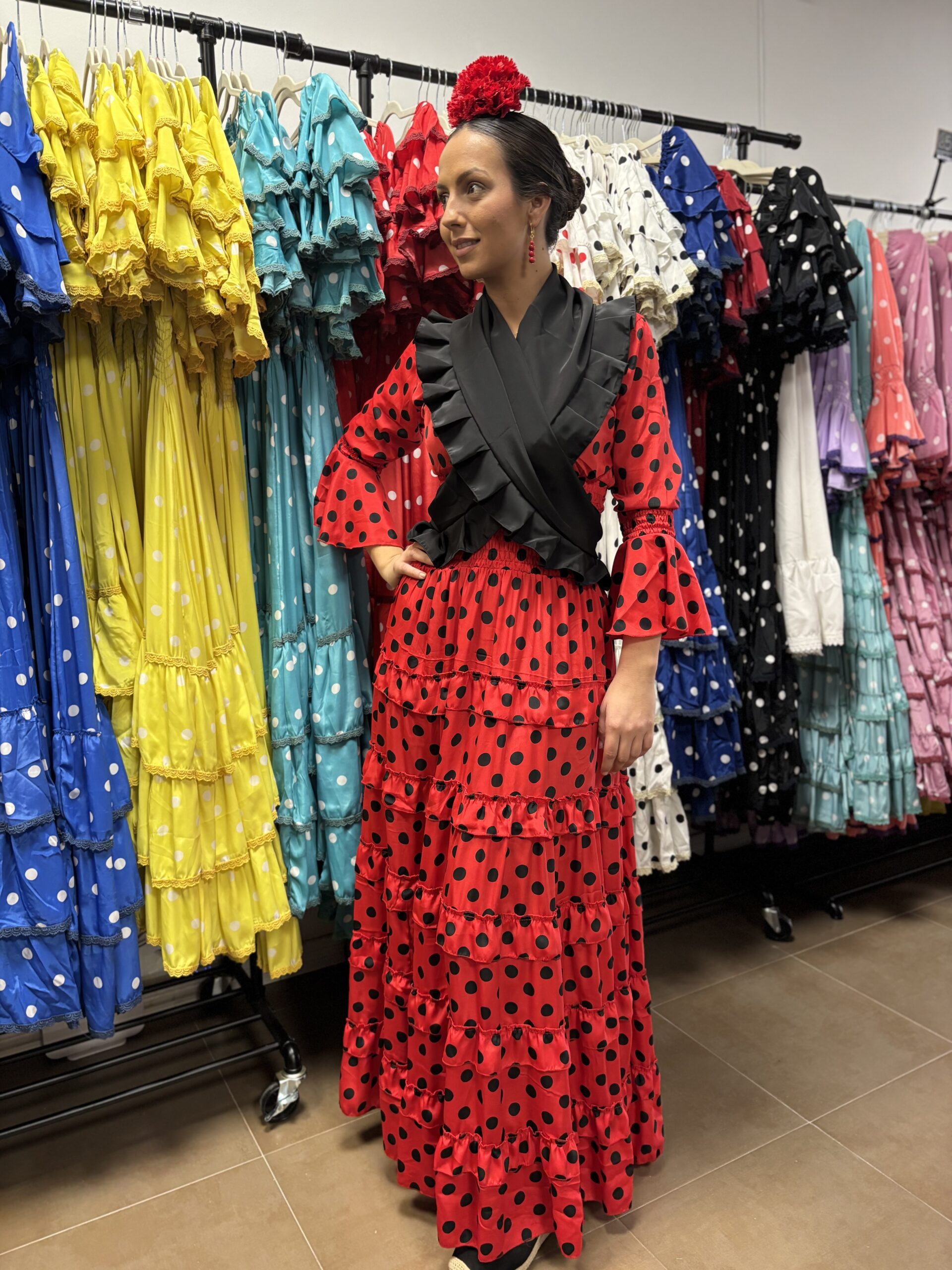 MOD. MARIA VOLANTITOS BASICO, ROJO CON LUNARES NEGROS. - Imagen 2