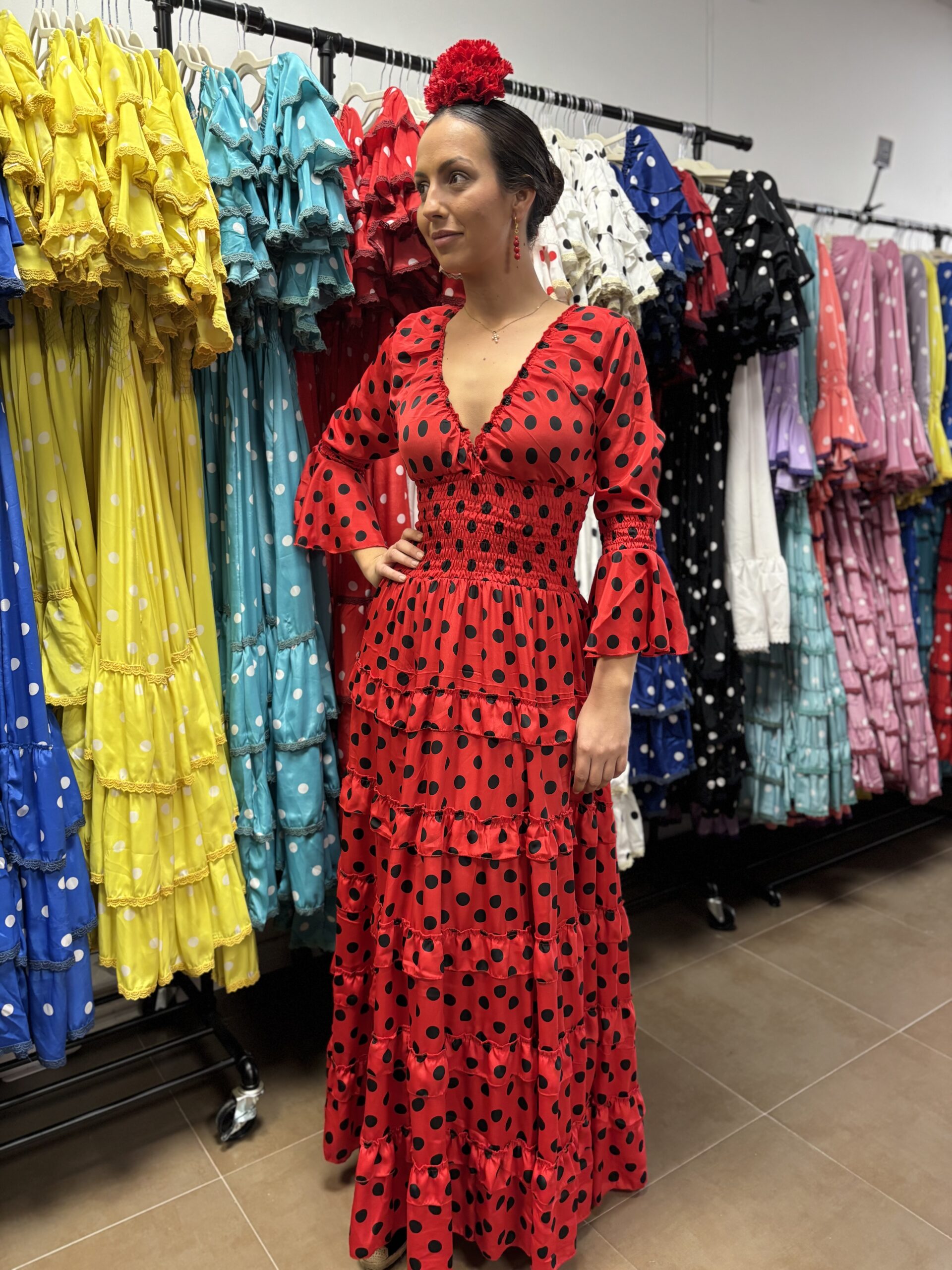 MOD. MARIA VOLANTITOS BASICO, ROJO CON LUNARES NEGROS. - Imagen 3