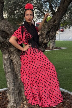 MOD. MARIA VOLANTITOS BASICO, CORAL CON LUNARES NEGROS MANGA 3 VOLANTES