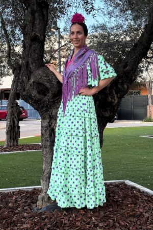 MOD. MARIA VOLANTITOS BASICO, VERDE CON LUNAR MORADO MANGA 3 VOLANTES